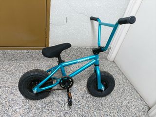 BMX Mini Panana turquesa.



