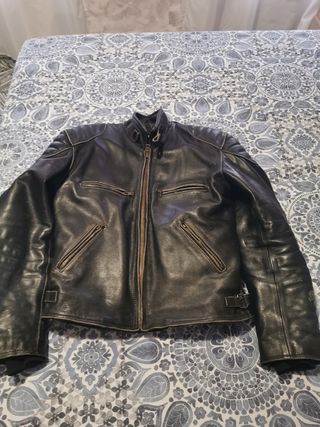 Cazadora moto cuero negra custom homologada 