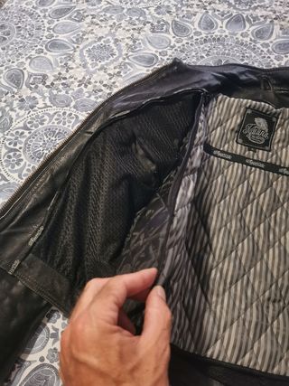 Cazadora moto cuero negra custom homologada 