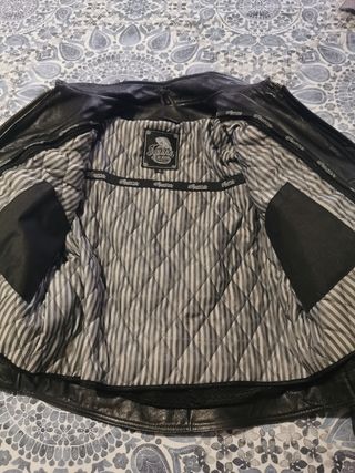 Cazadora moto cuero negra custom homologada 
