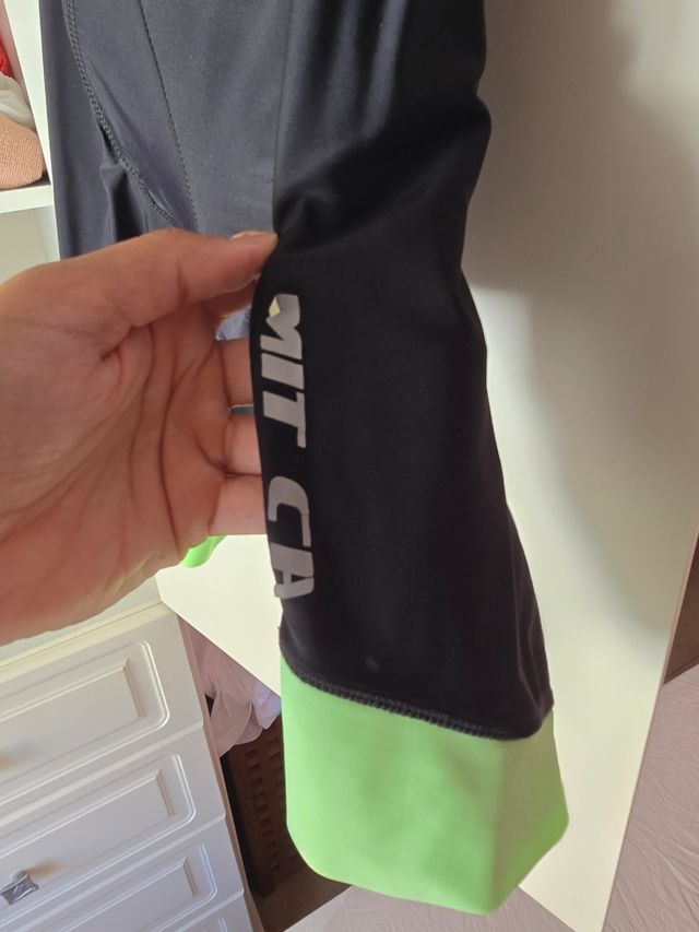 Maillot y pantalon ciclismo negro y verde