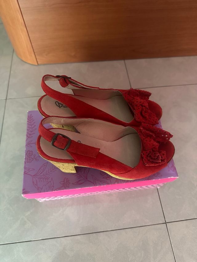 Tacones rojos de piel