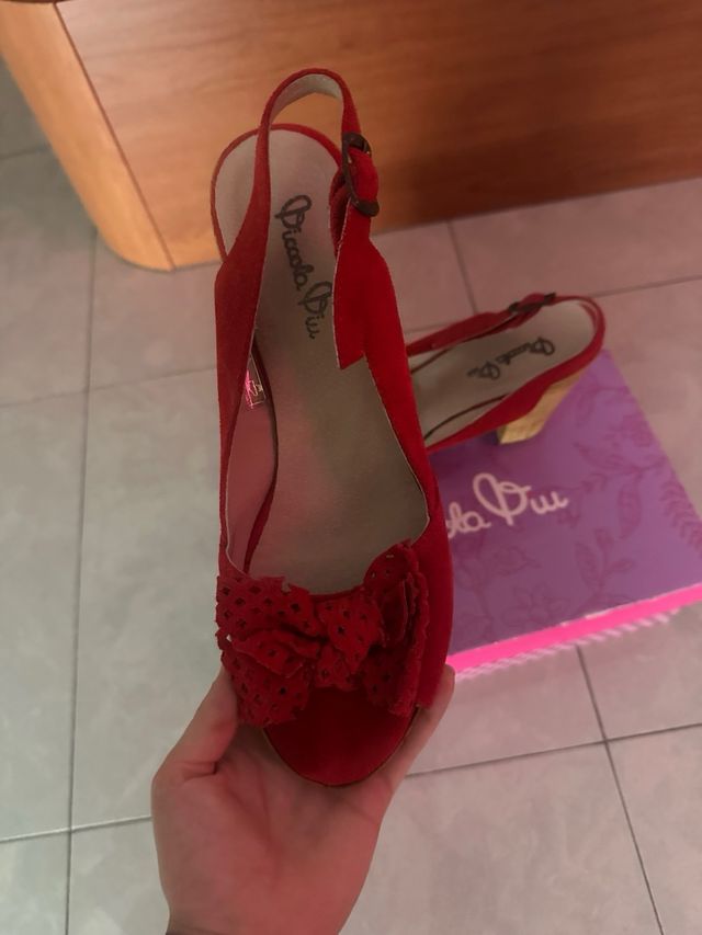 Tacones rojos de piel