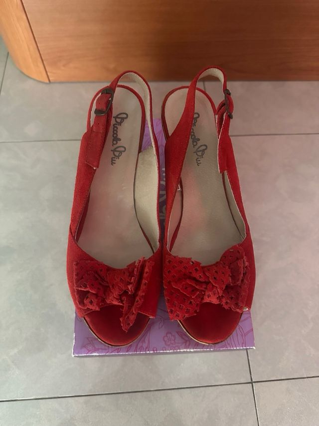 Tacones rojos de piel