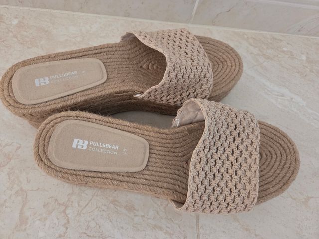 Sandalias cuña beige