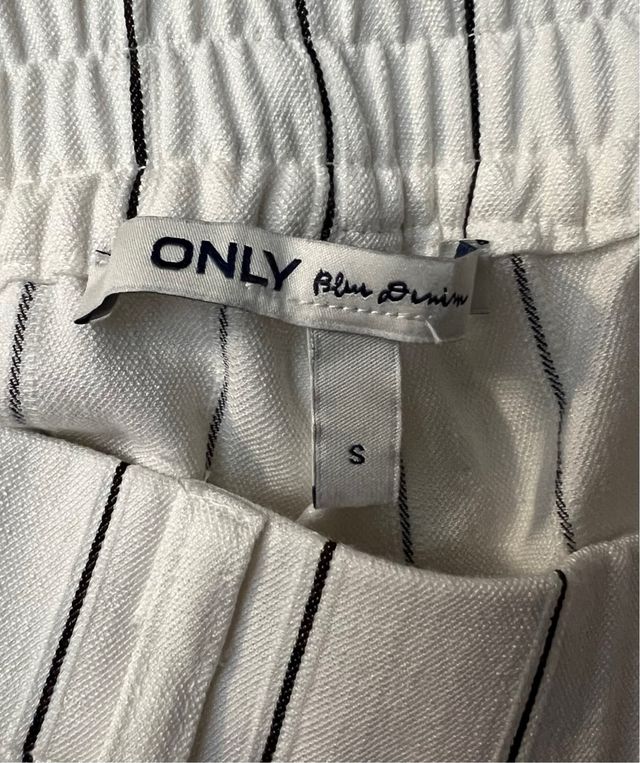 Pantalones rayados blanco-negro