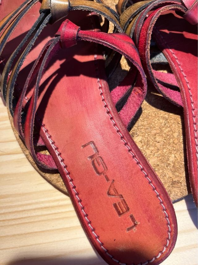 Sandalias LEA-GU rojas y marrones