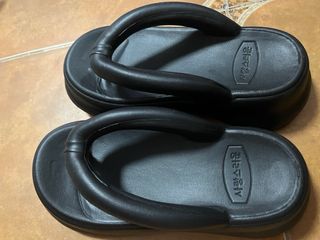 Chanclas negras cómodas