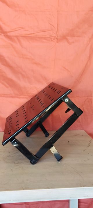 Parrila porta equipaje o baúl de reparto.