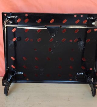 Parrila porta equipaje o baúl de reparto.