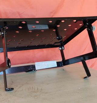 Parrila porta equipaje o baúl de reparto.