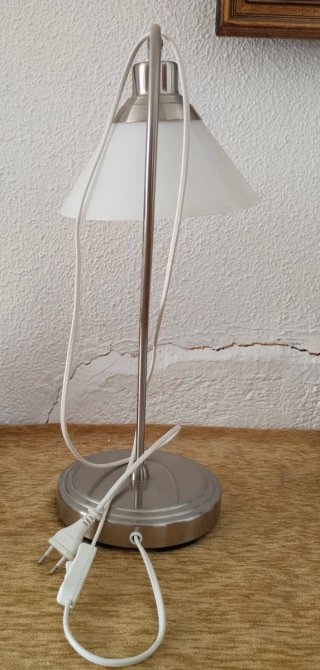 Lámpara mesa nórdica blanca IKEA