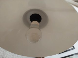Lámpara mesa nórdica blanca IKEA