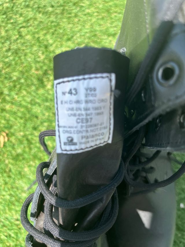 Botas de cuero negras