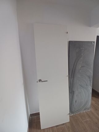 Puerta interior blanca lacada.Nueva a estrenar.