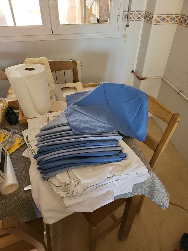 Servilletas tela - 16 azules claras y más oscuras.