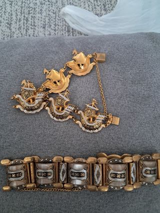 Pulseras y broches oro chapado años 50
