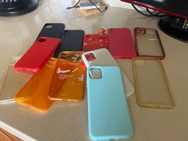 Fundas iPhone 11 - Variadas todas 20 euros