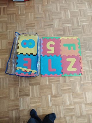 Alfombra puzzle letras niños de goma