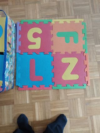 Alfombra puzzle letras niños de goma