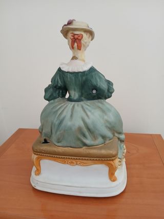 Figura porcelana mujer arpa