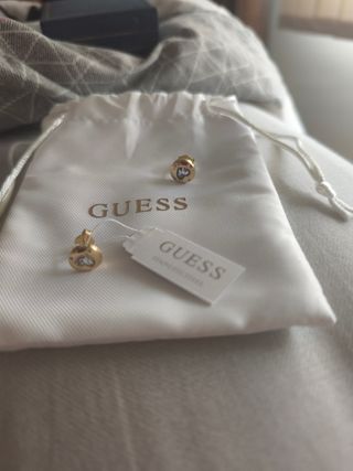 Pendientes GUESS dorados con cristales
