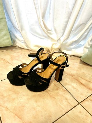 Sandali neri scamosciati con plateau