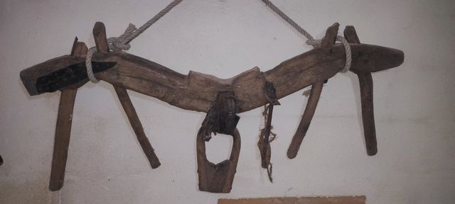 Yugo arado madera antiguo