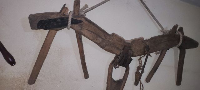 Yugo arado madera antiguo