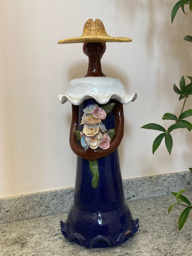 Muñeca artesana de cerámica