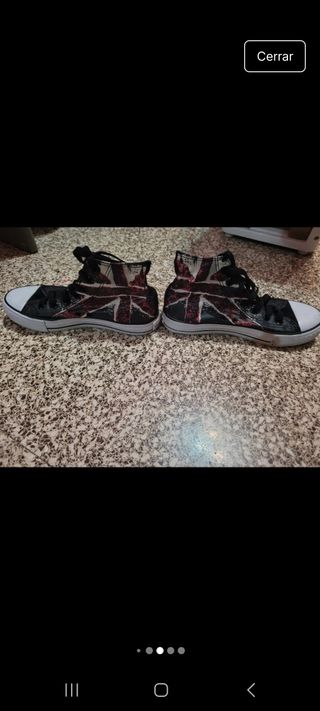 Zapatillas Converse rojas y negras