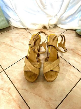 Sandali plateau beige