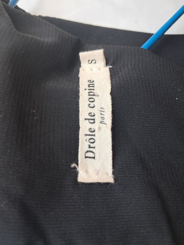 Vestido negro efecto piel