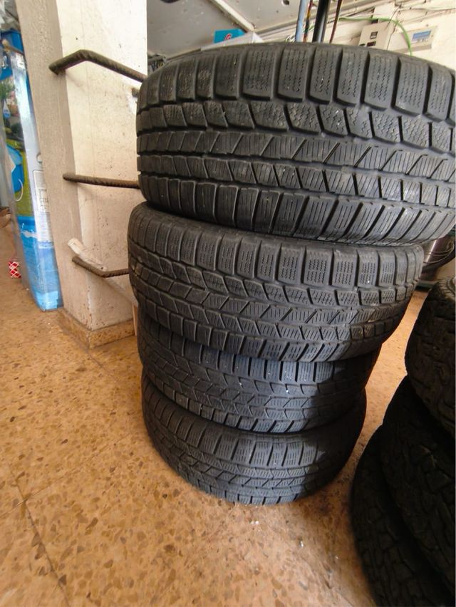 Neumáticos invierno poco usados
215-55-17