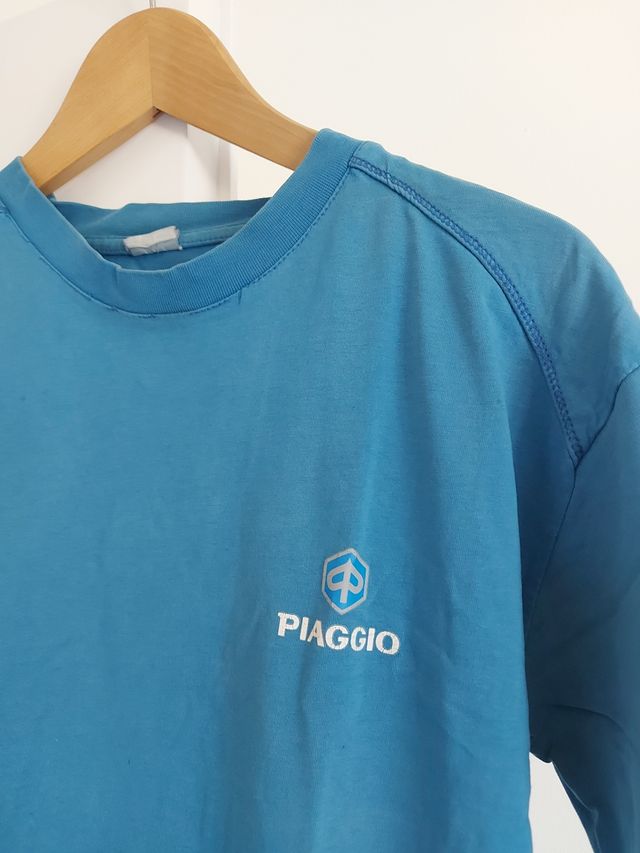 T-shirt Piaggio azzurra, usata