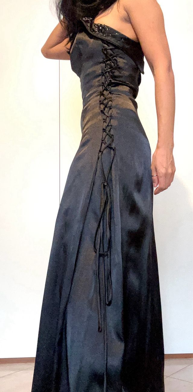 Abito lungo nero satinato