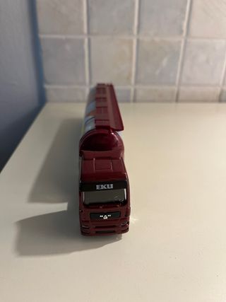 Modellino camion EKU Pils