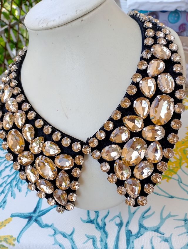 Collo gioiello nero e oro