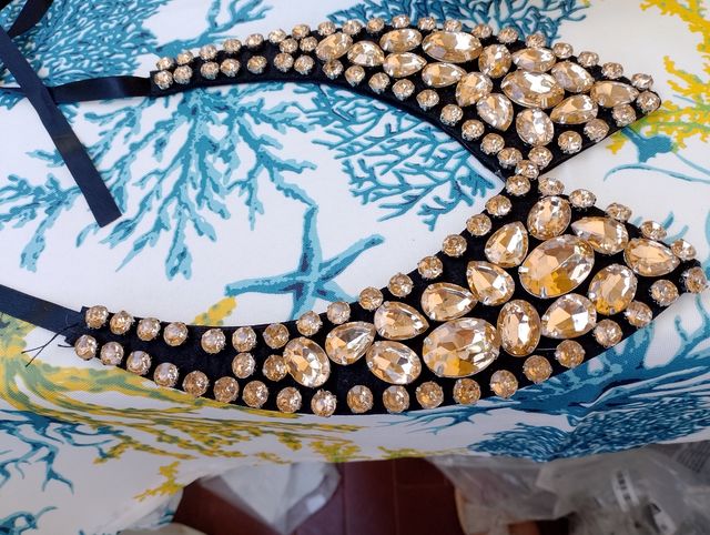 Collo gioiello nero e oro