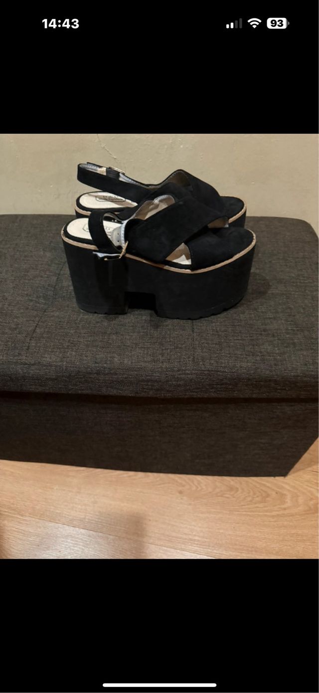 Sandali neri con plateau