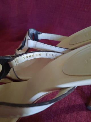 GUCCI  sandalias zapstos piel blancas 35.5 (calza 