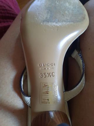 GUCCI  sandalias zapstos piel blancas 35.5 (calza 