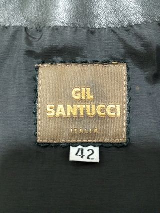 Chaqueta de mujer de piel de la firma Gil Santucci