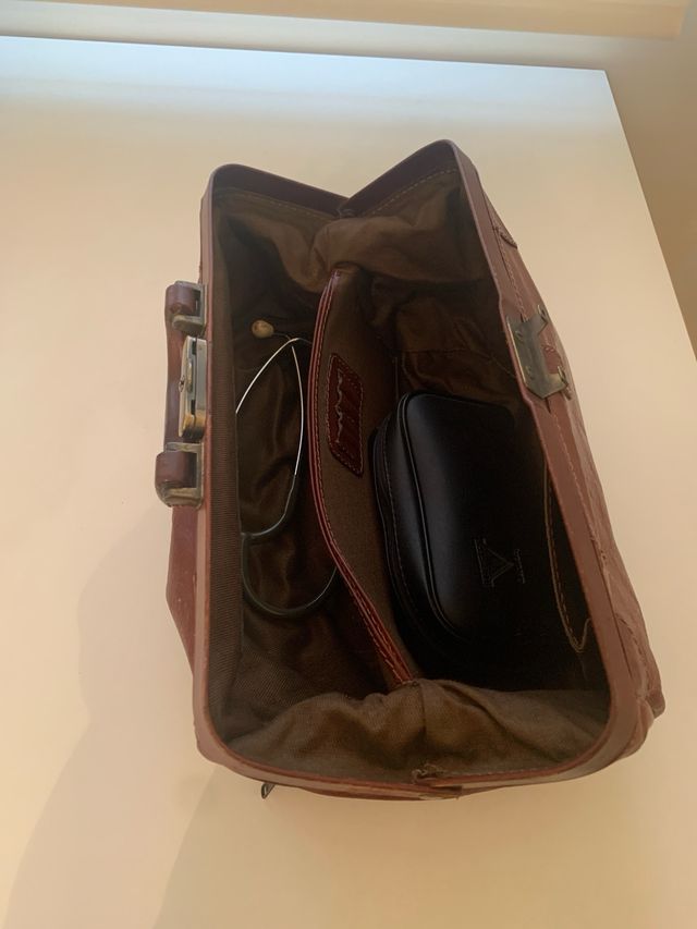 Maletín médico piel marrón