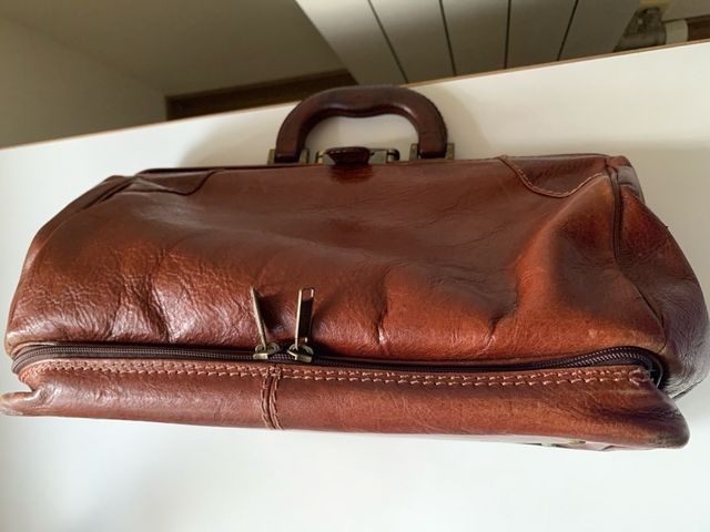 Maletín médico piel marrón