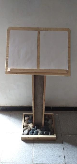 Atril madera hosteleria carta pie contrapeso