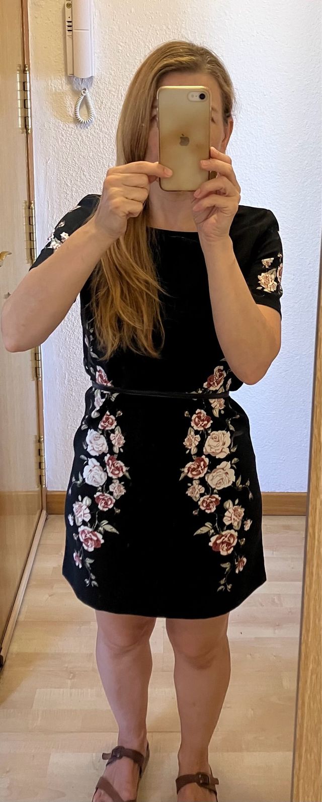 Vestido negro flores rosa