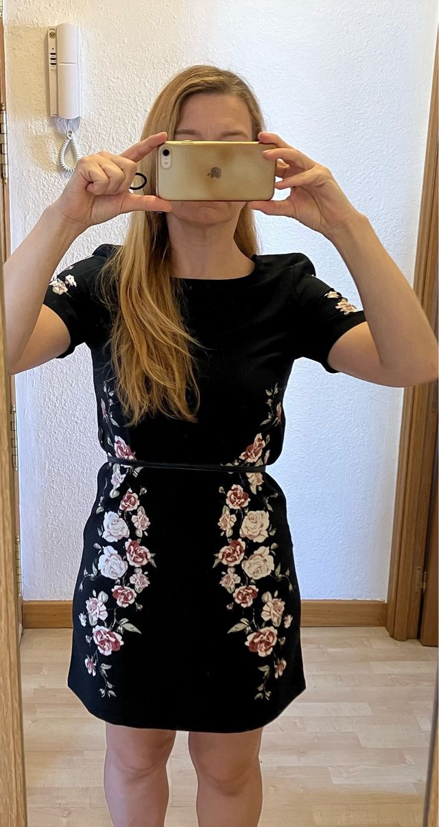 Vestido negro flores rosa