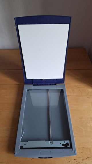 Escáner Canon CanoScan N670U