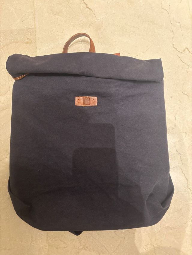 Mochila BIBA azul marino. Llevar portátil.